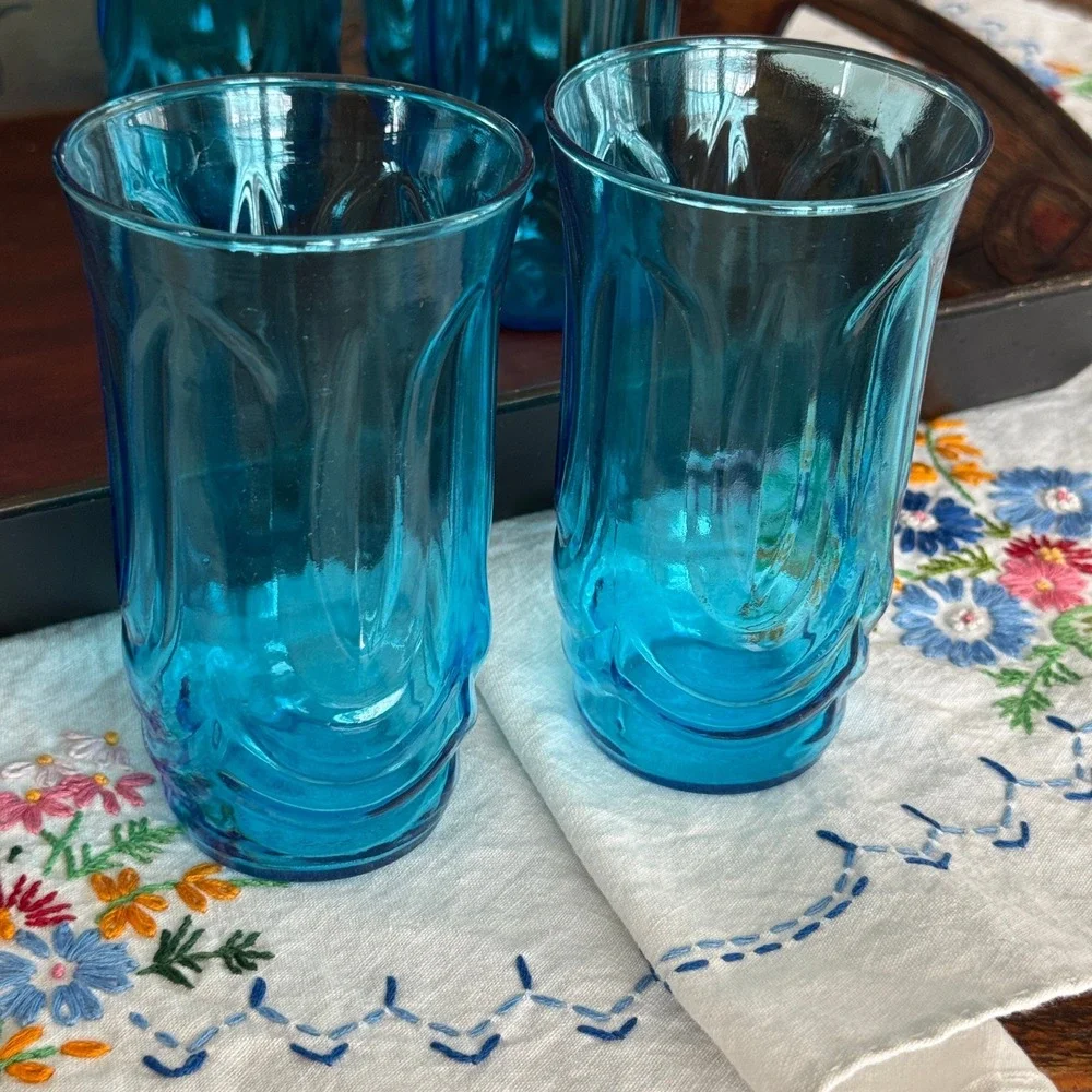 The Unbranded Brand vintage aqua